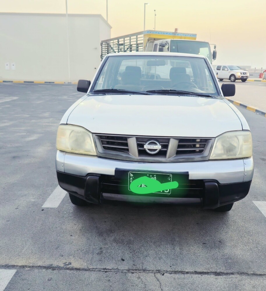 Nissan Pickup - 4