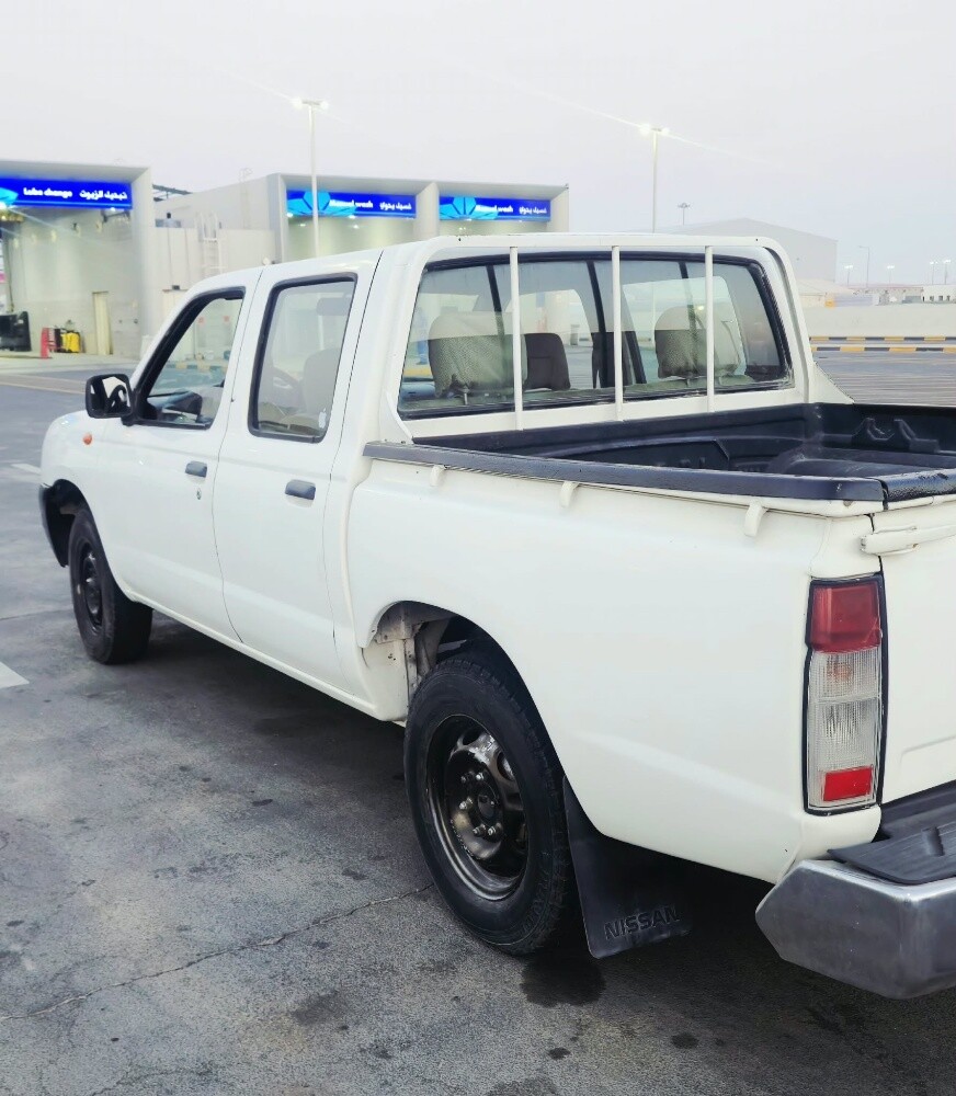 Nissan Pickup - 5
