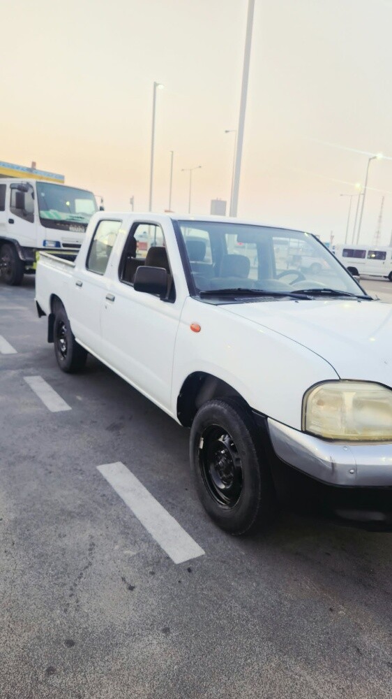 Nissan Pickup - 6