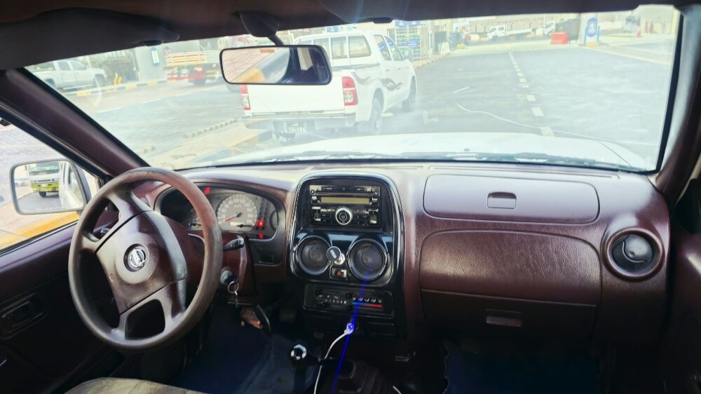 Nissan Pickup - 1