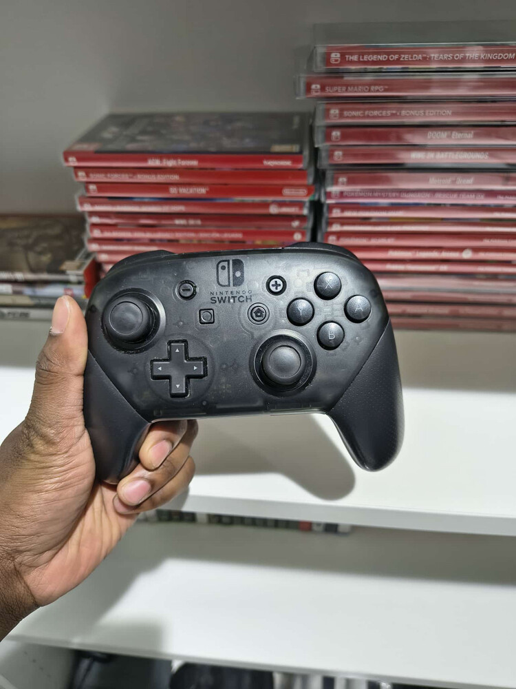 Nintendo Switch Pro Controller  - 3