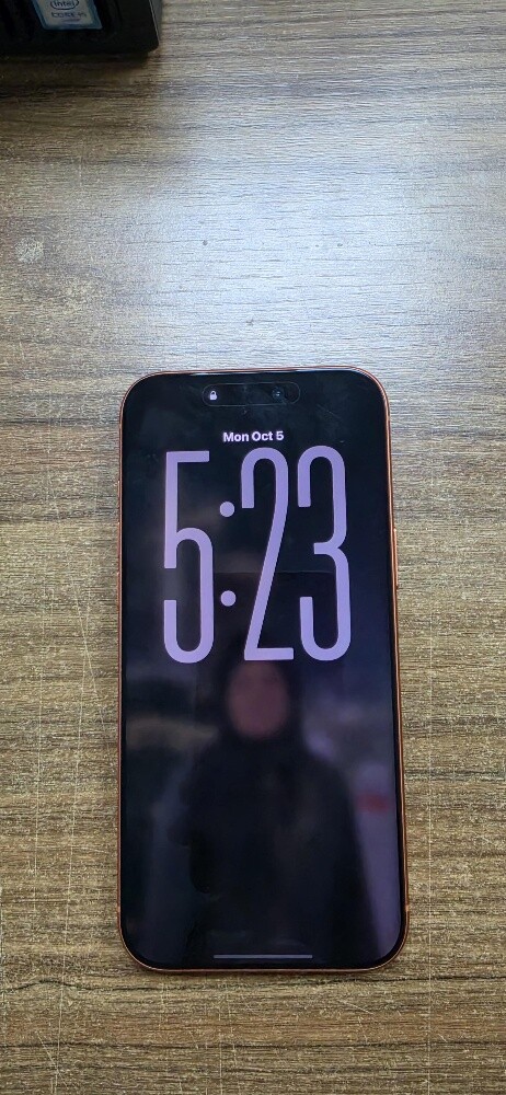 ايفون 17 برو ماكس بحاله ممتازه - 4
