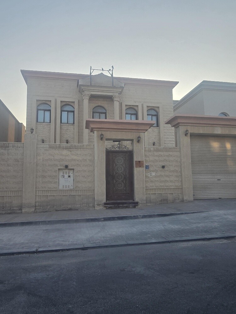 For rent villa in Al Khamisa - 1