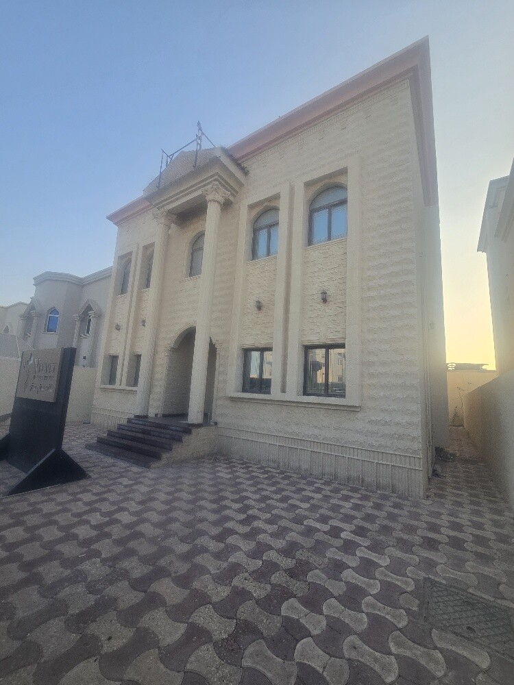 For rent villa in Al Khamisa - 3