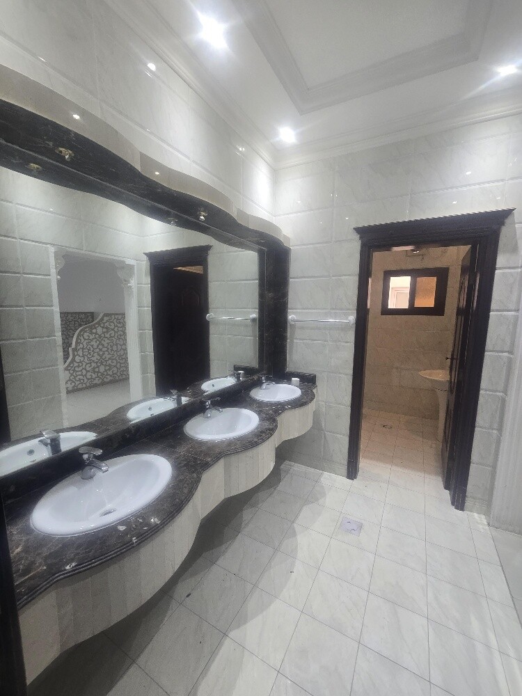 For rent villa in Al Khamisa - 7
