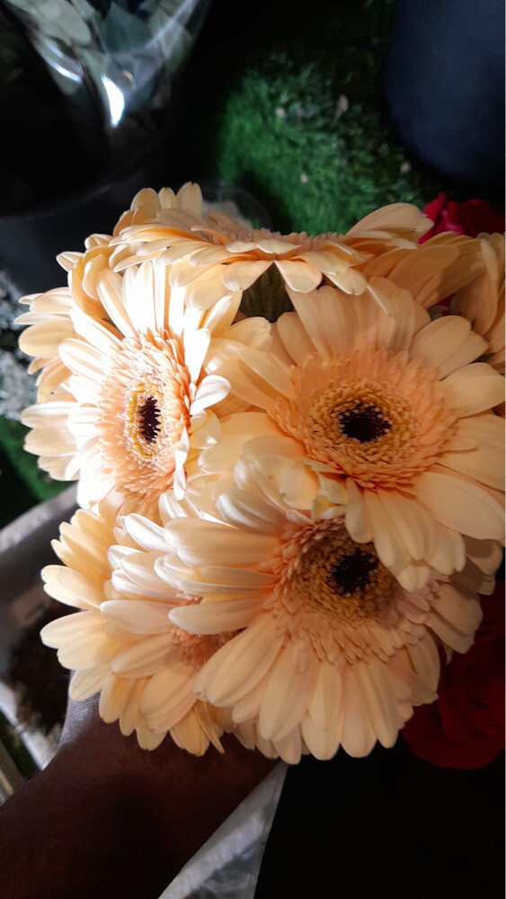 Florist & Balloon Designer Needed - 1