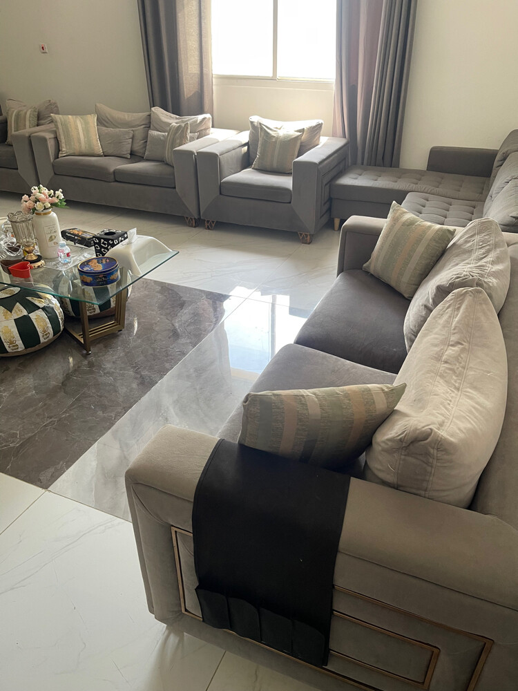 طقم كنب مودرن للبيع بحالة جيدة - 4