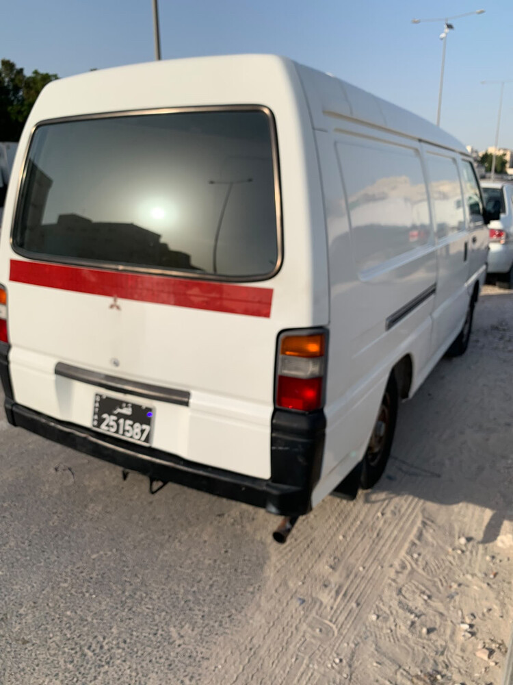 Mitsubishi L300 Cargo van - 4