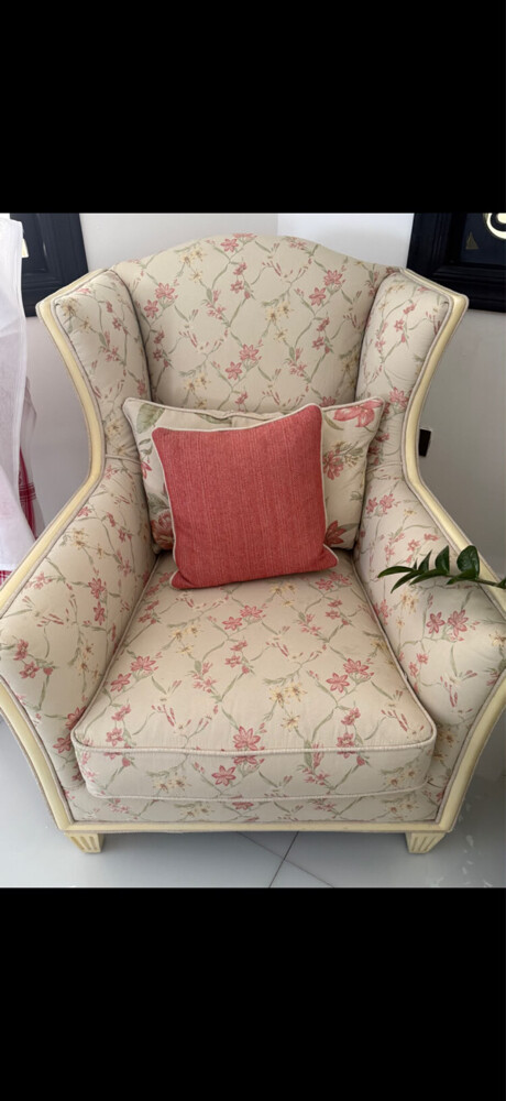  Chairs with table for sale - 2