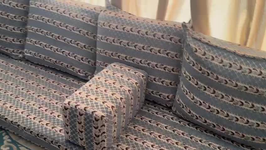 ثلاث مراكي وتسع مخدات - 1