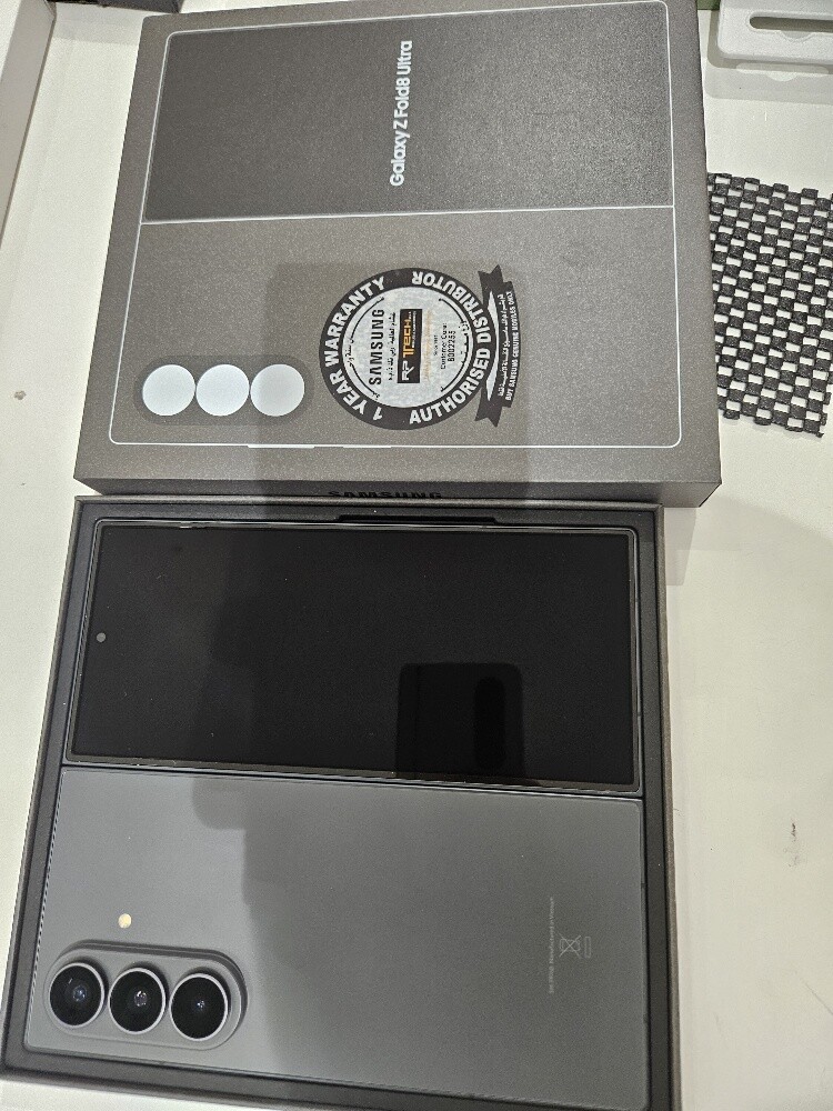 Samsung fold 8 ultra 1tb - 1