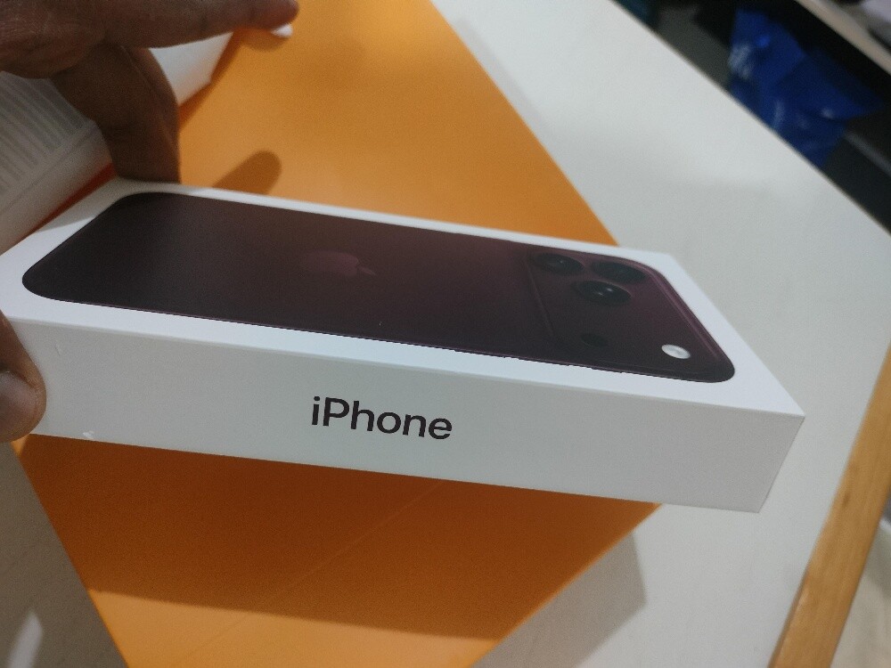 iPhone 18 Pro Max (Burgundy) - 2