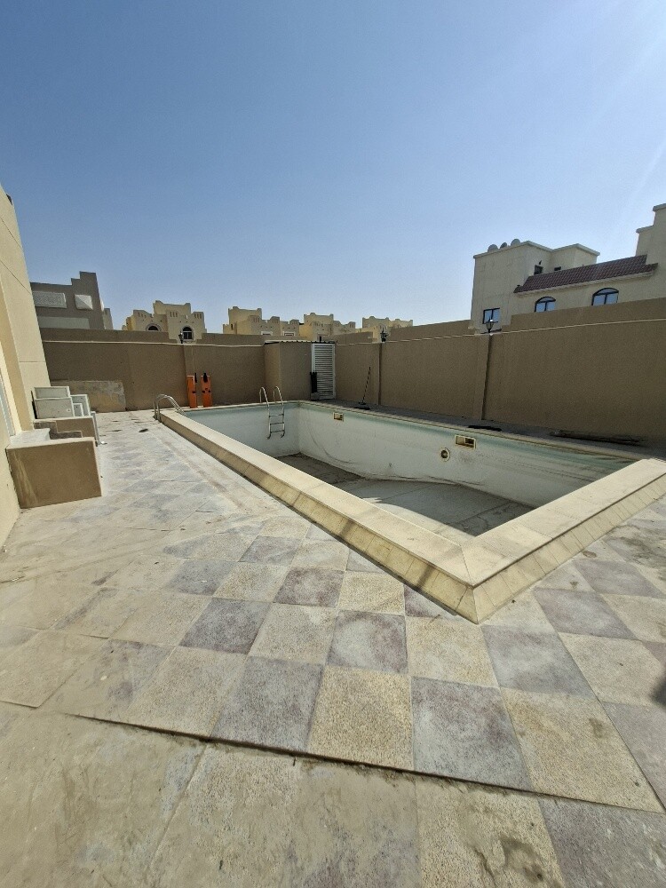 For rent: A fully renovated compoun - 16