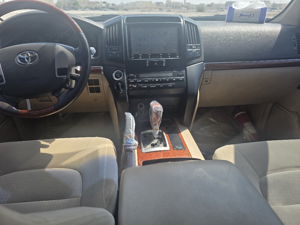 Toyota gxr v8 2014 - 9