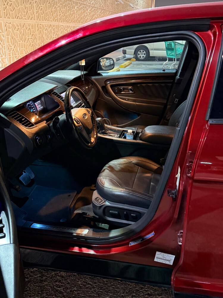 ford Taurus - 4