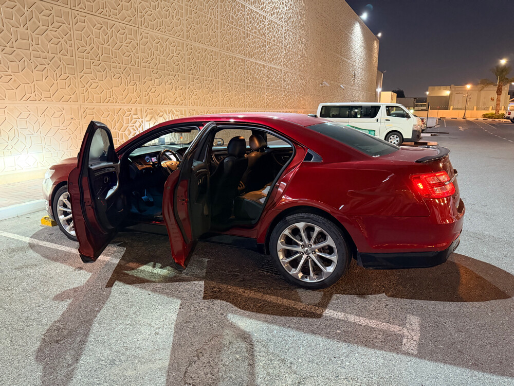 ford Taurus - 3
