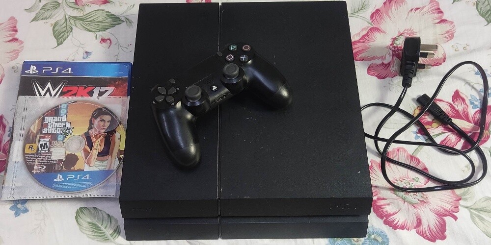 PS4 1Tb with GTA5, Fifa22,Wwe - 2