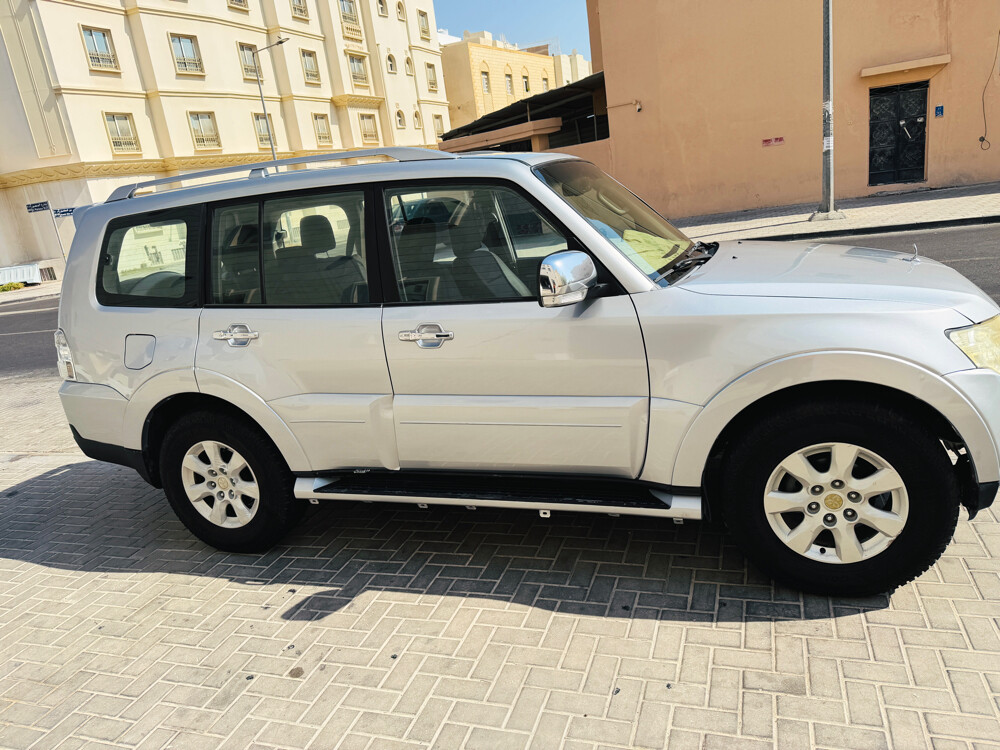 Mitsubishi Pajero full option 2009  - 11
