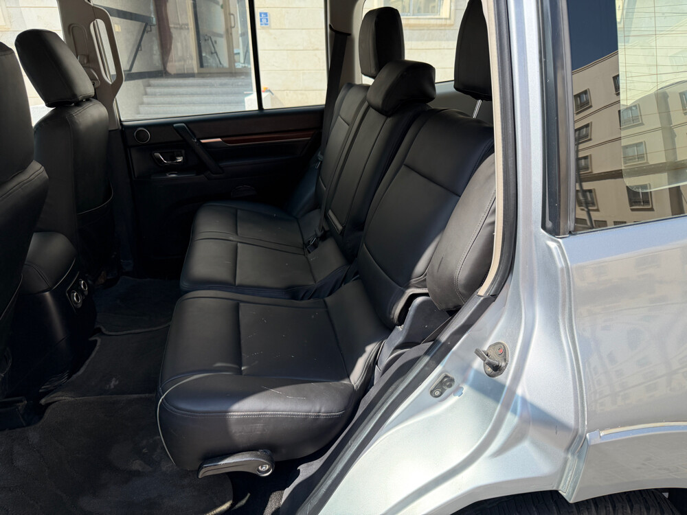 Mitsubishi Pajero full option 2009  - 6