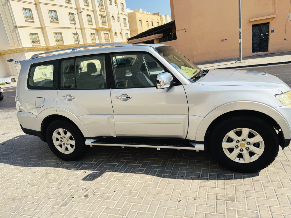 Mitsubishi Pajero full option 2009  - 10