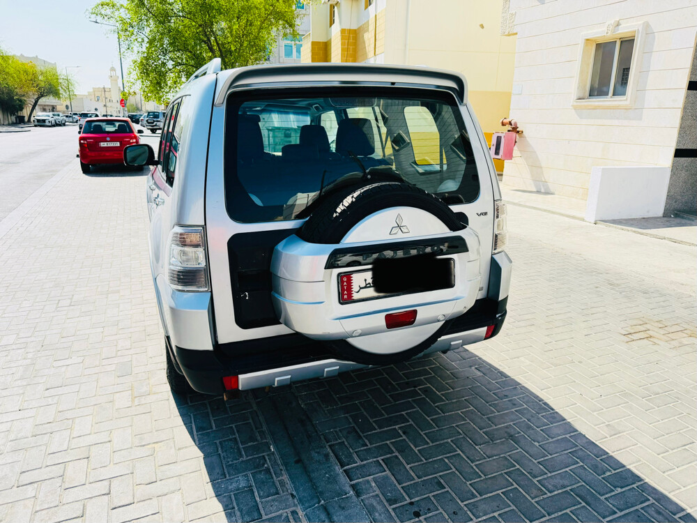 Mitsubishi Pajero full option 2009  - 4