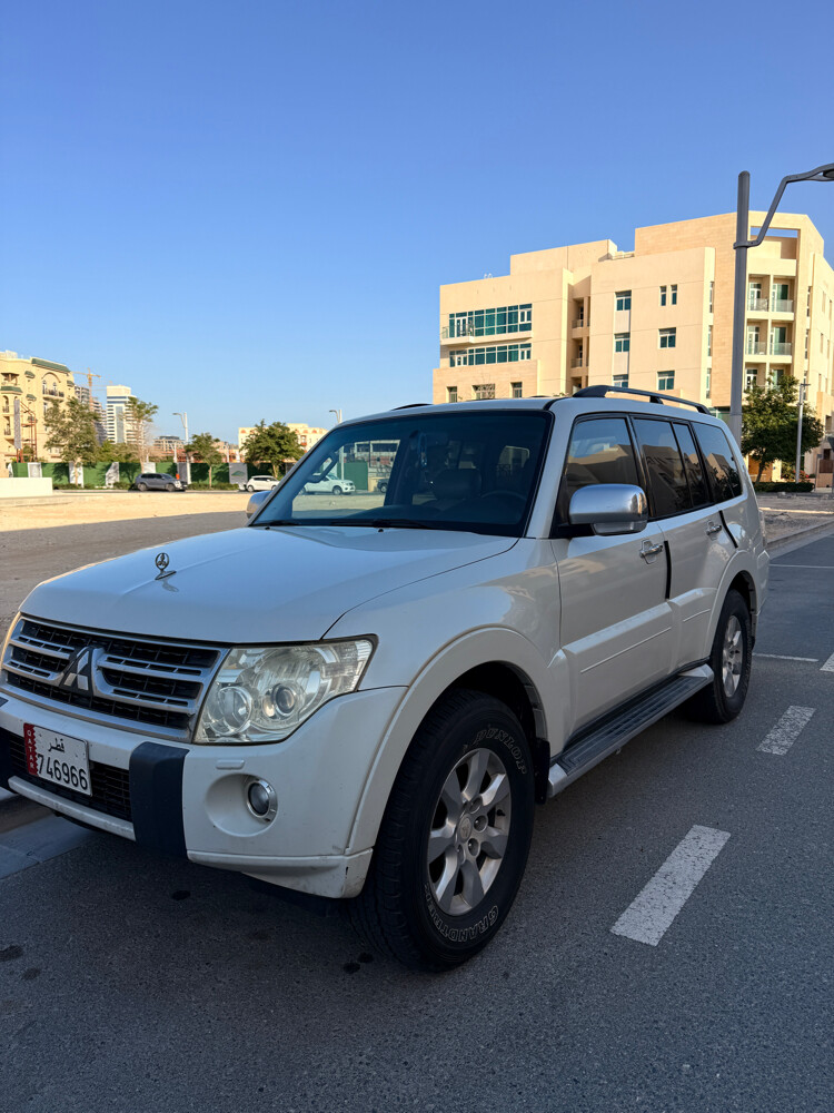 Mitsubishi pejero 2010 Full option  - 10