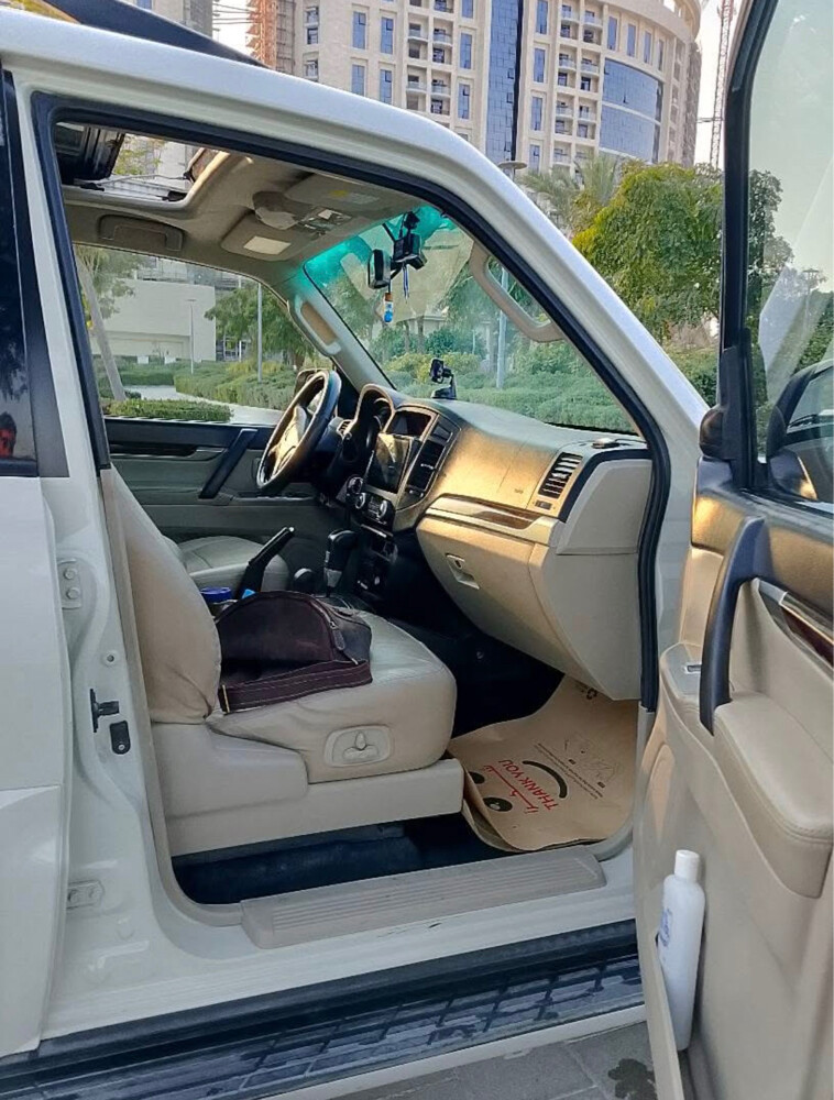 Mitsubishi pejero 2010 Full option  - 13