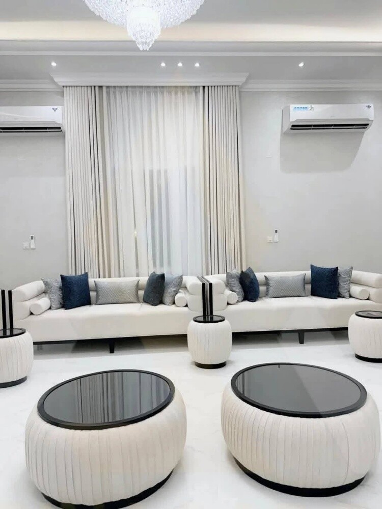 living rooms and seating areasWall - 9