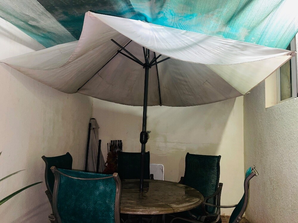 There are total five chairs, one dining table and one umbrella, it is in good condition. - 3