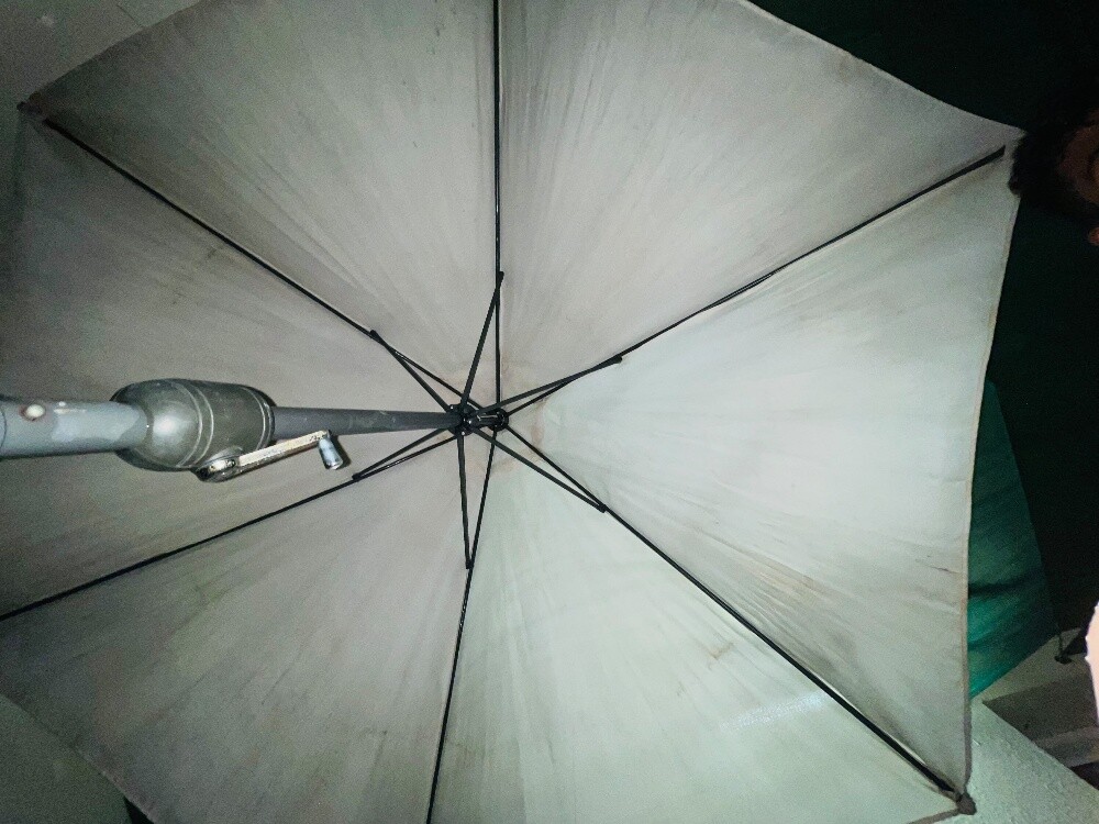 There are total five chairs, one dining table and one umbrella, it is in good condition. - 2