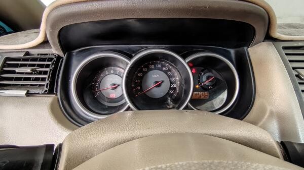 Nissan Tiida - 2