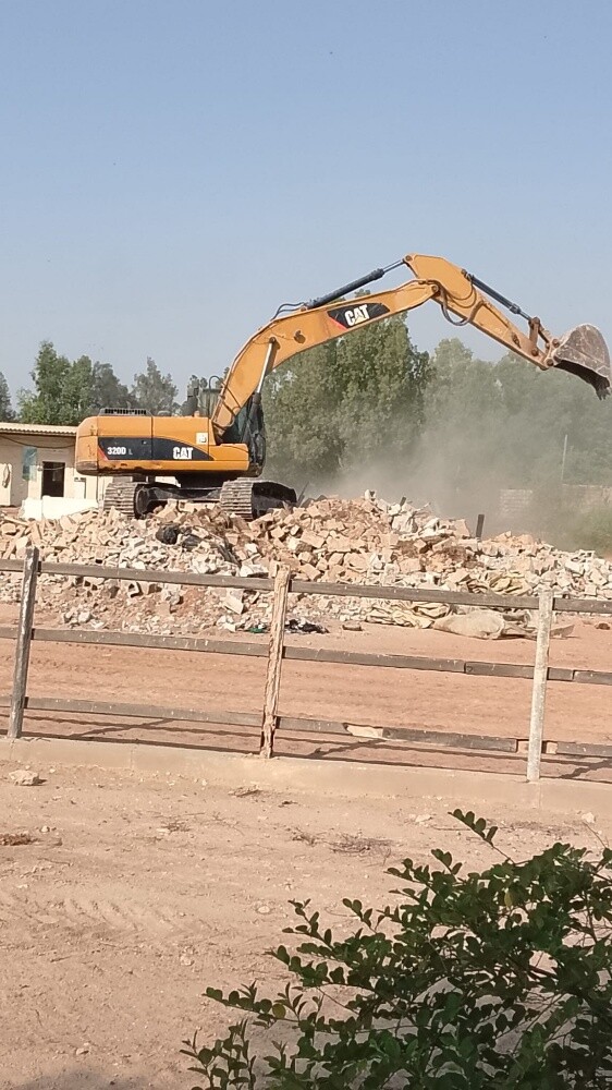 excavators available for rent - 1