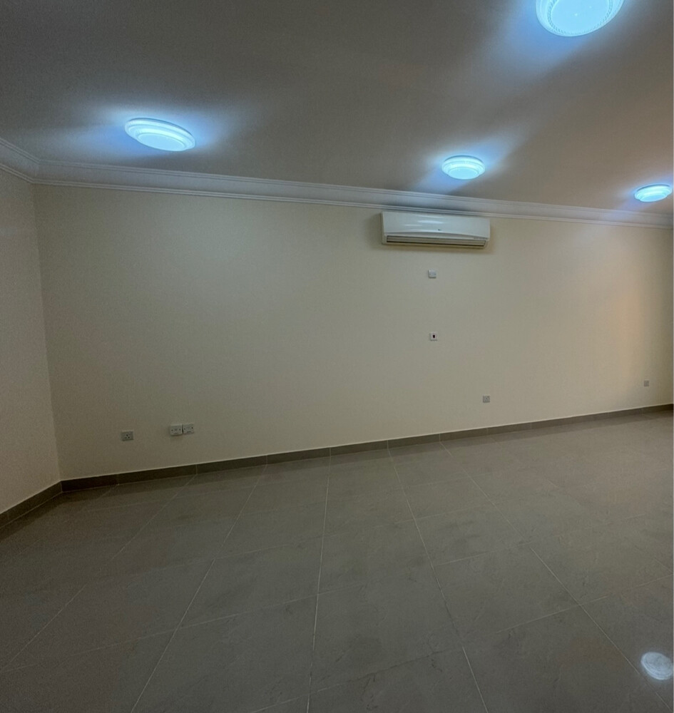 Office for rent in Kharatiyat - 2