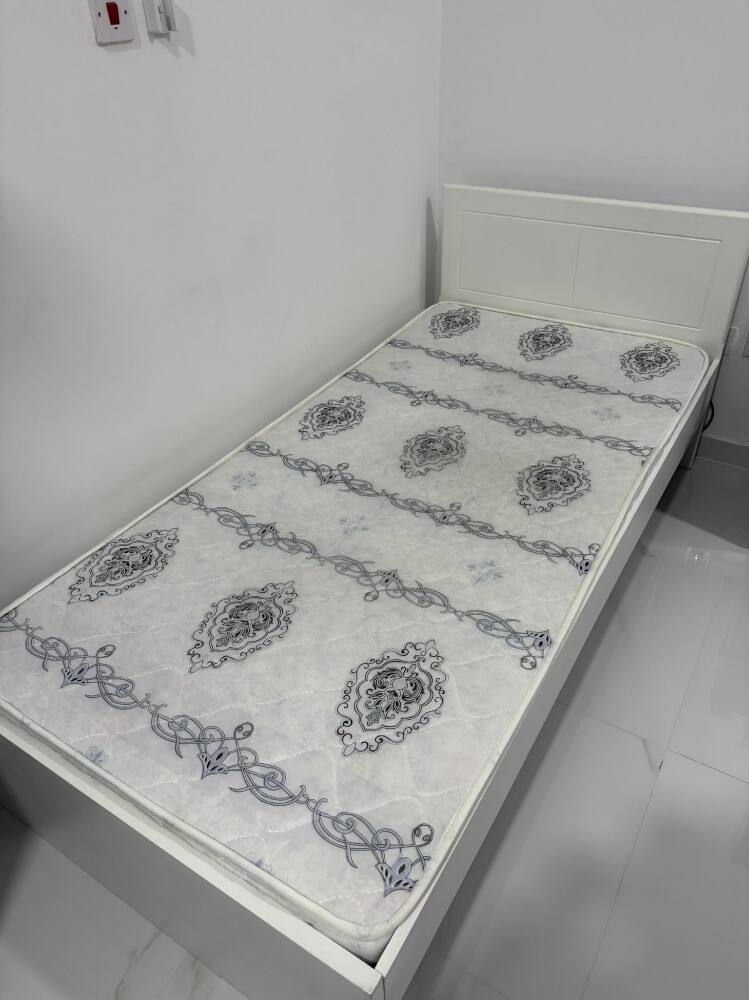Metres and single bed - 1