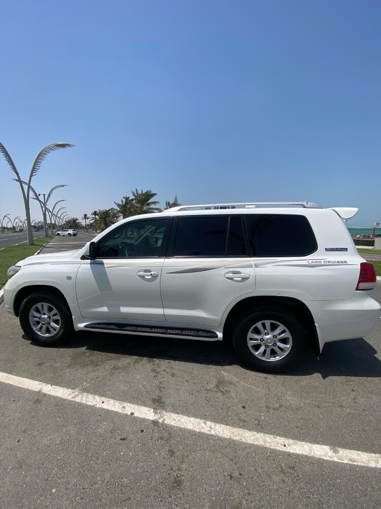 LAND CRUISER - 4
