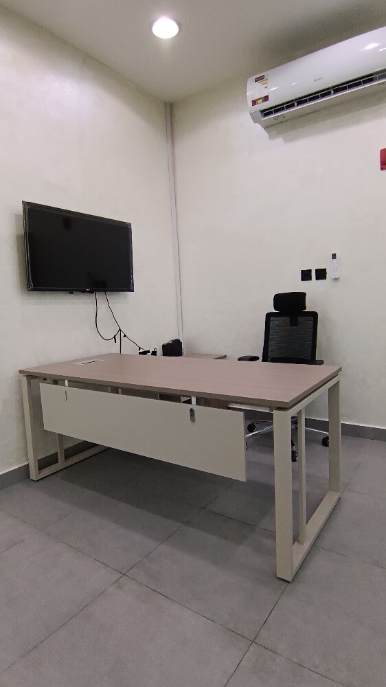 Manage table (brand new) - 4