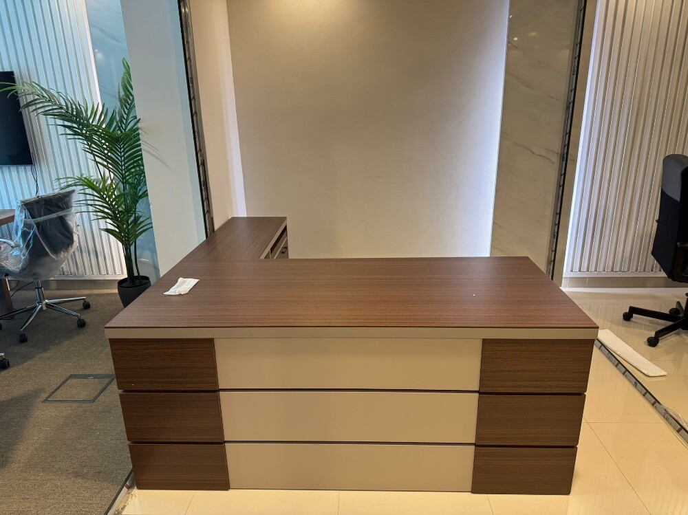 Manage table (brand new) - 1