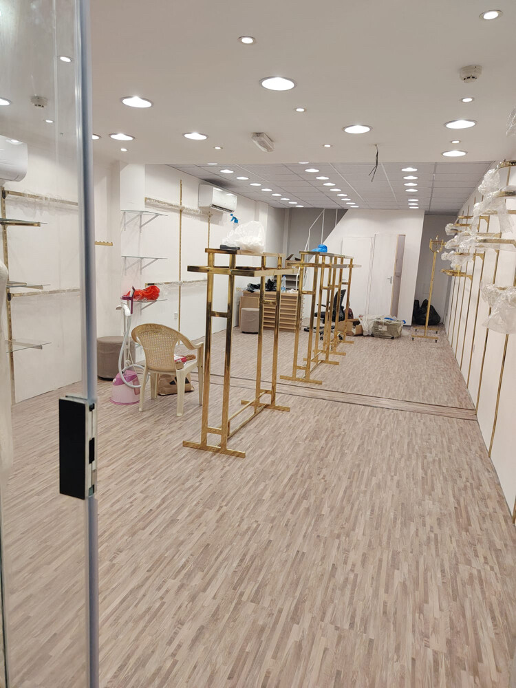 استاندات محل ملابس للبيع  - 1