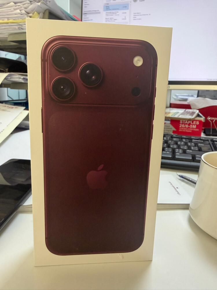 iPhone 18 pro max 256 gb burgandy - 1