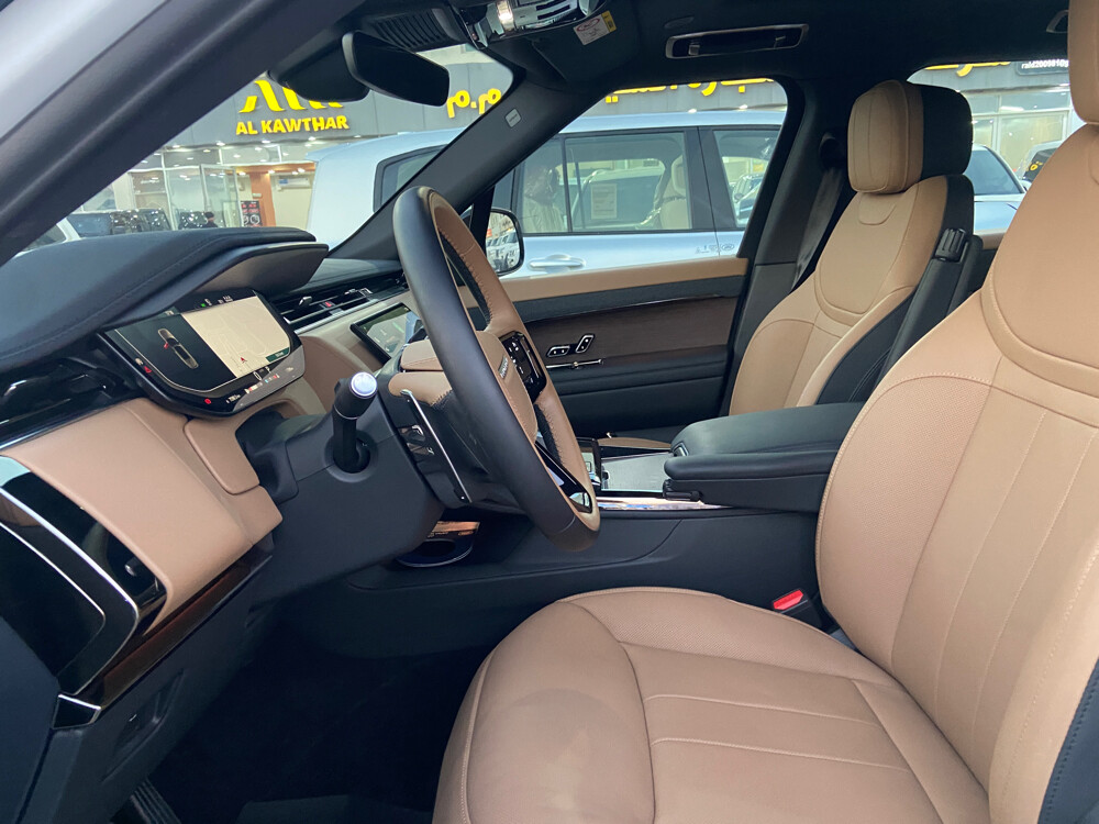 Range Rover sport 2024  P400 white  - 9