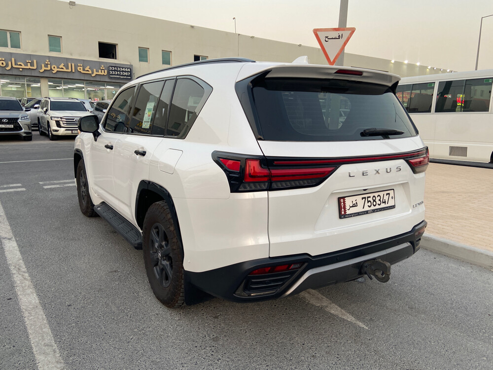 Lexus 2025 LX 700 h  hybrid  - 3