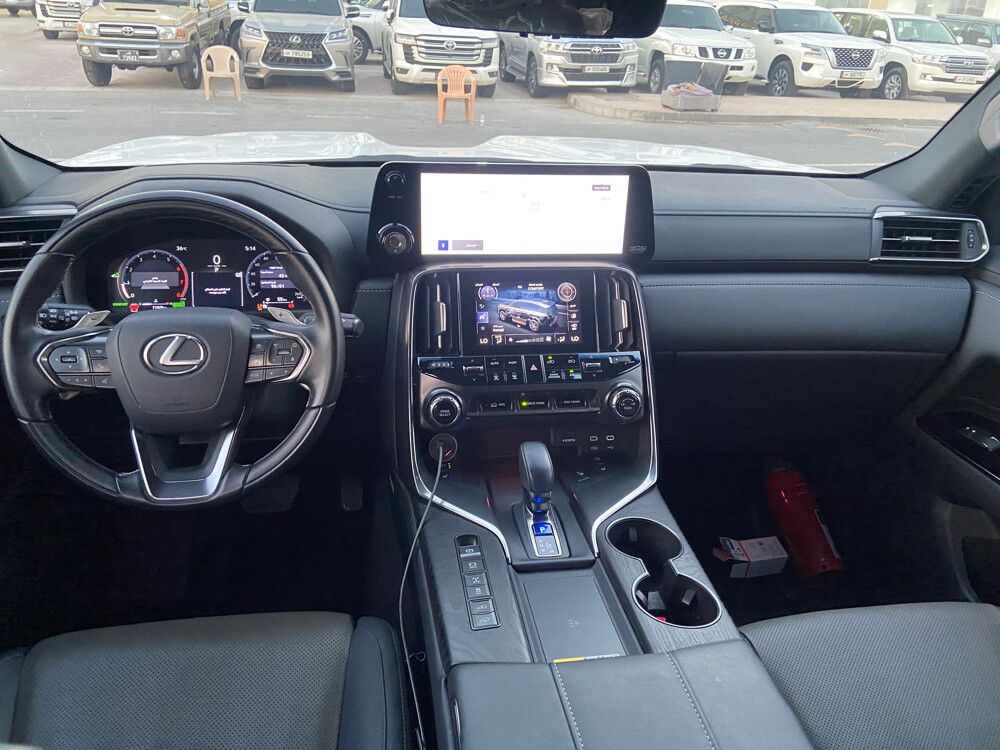 Lexus 2025 LX 700 h  hybrid  - 6