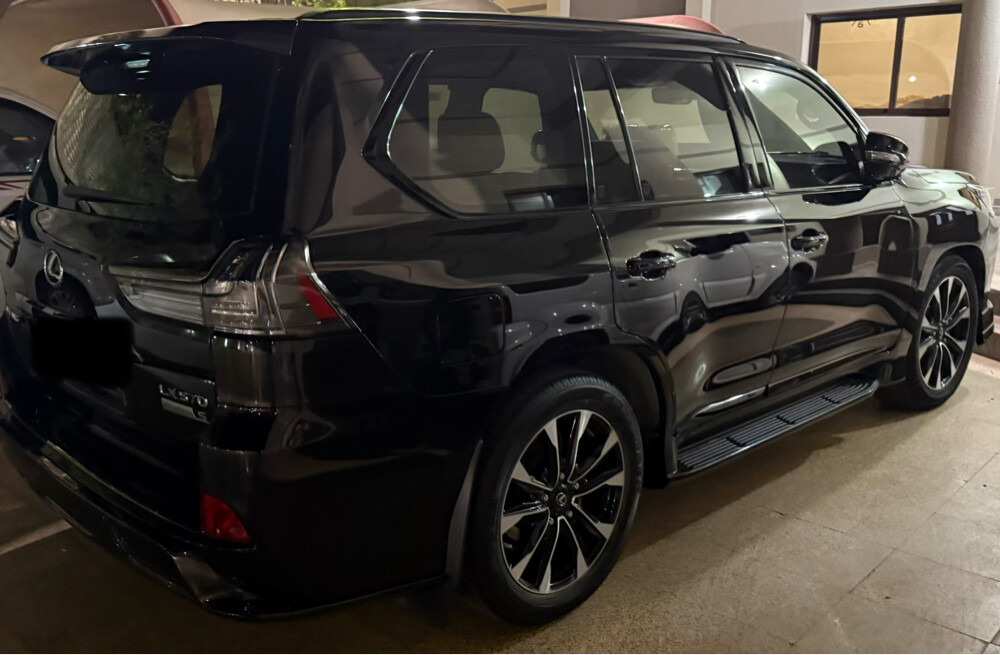Lexus LX 570 Black Edition Sport - 2