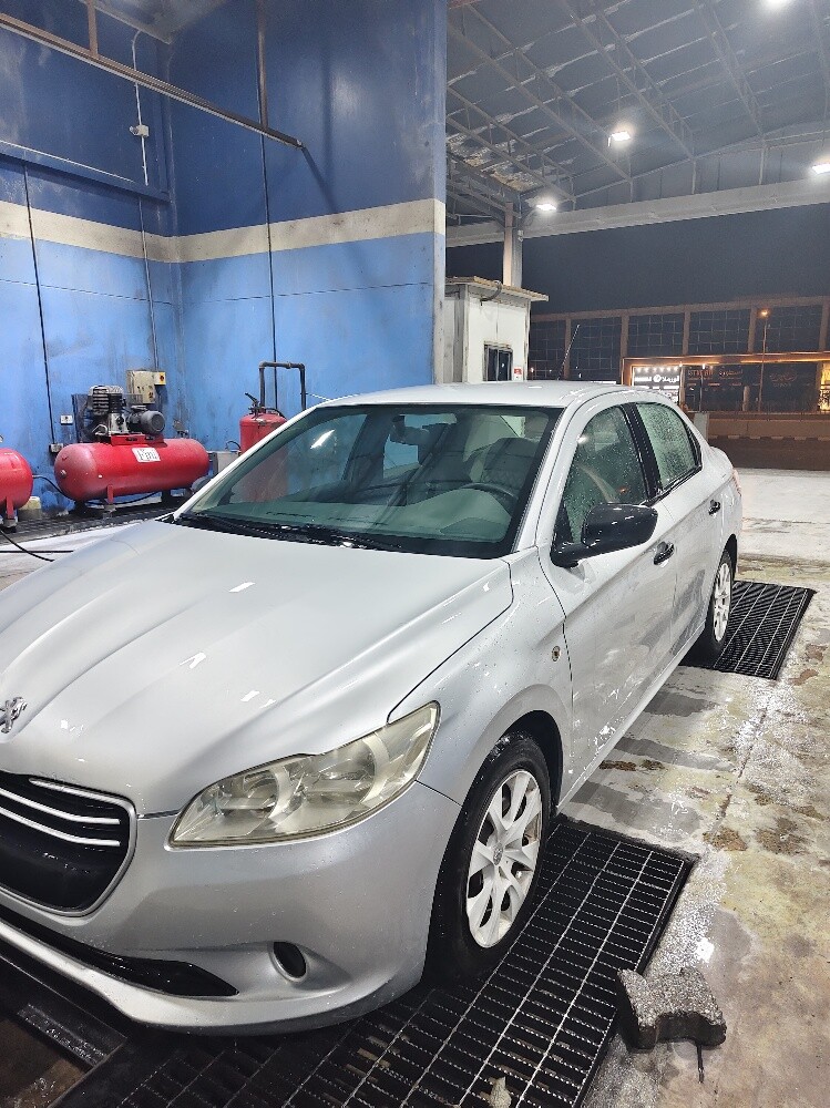 بيجو ٣٠١ موديل ٢٠١٦ بحالة ممتازة - 1
