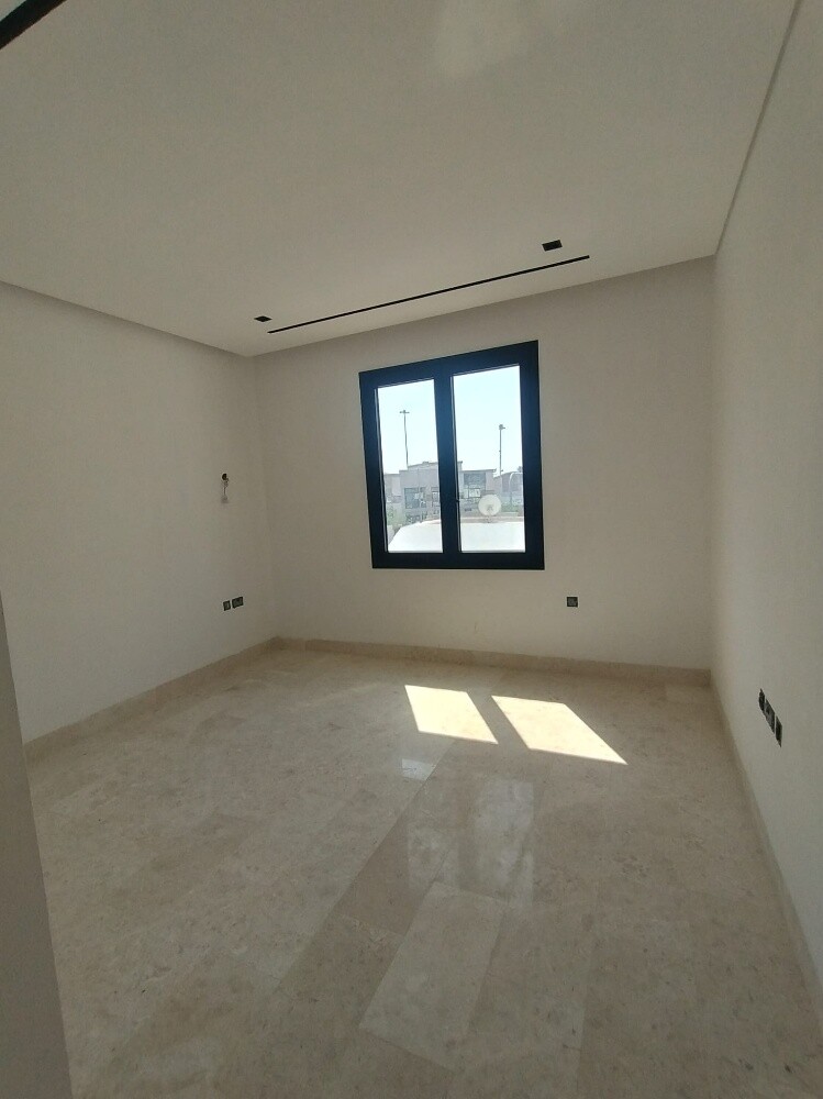 فيلا جديدة بالدحيل 480م - 22