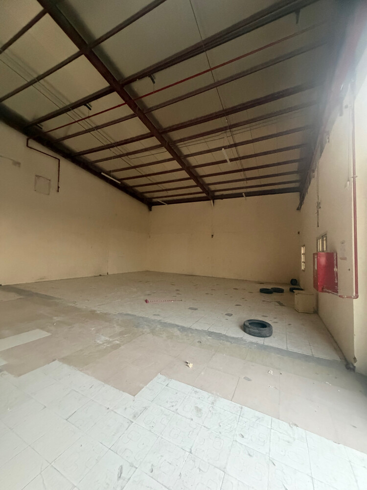 للايجاراستوربالصناعيه المساحه320 - 2