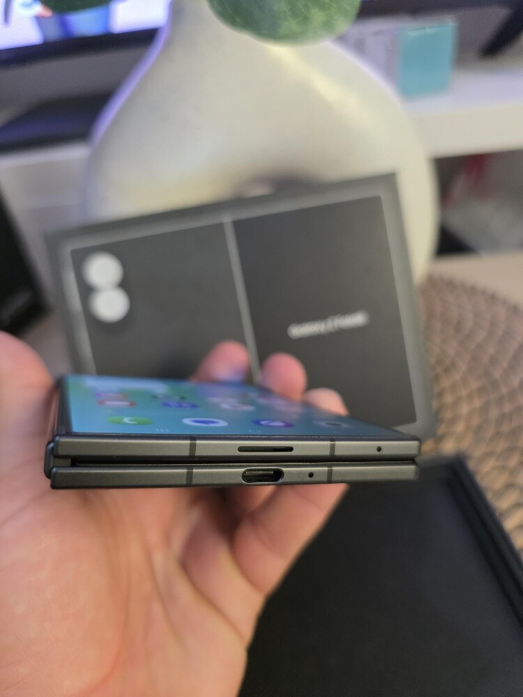 512Gb Galaxy Z Fold 8 Graphite - 2
