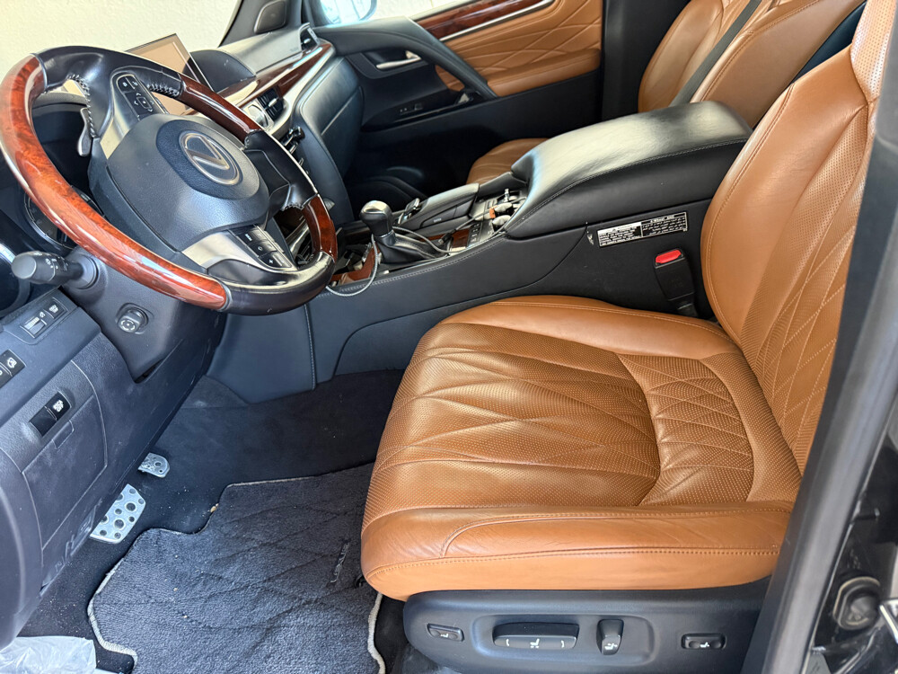 Lexus LX 570 Black Edition Sport - 3
