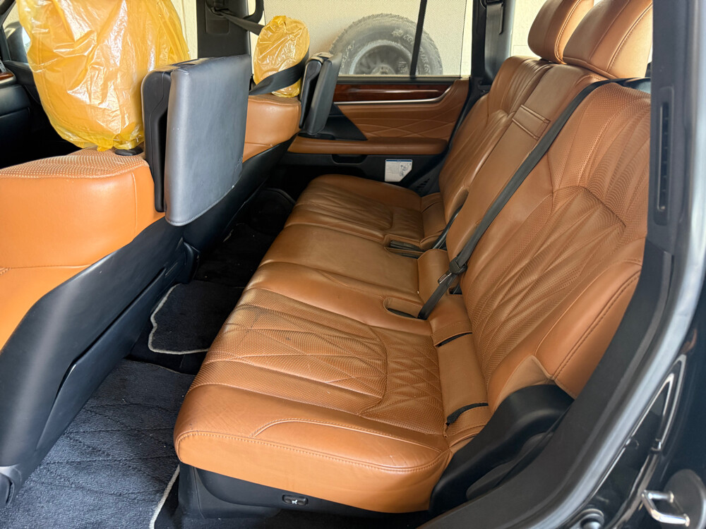 Lexus LX 570 Black Edition Sport - 4