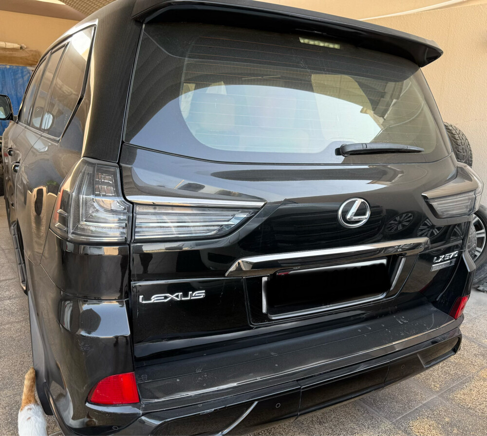 Lexus LX 570 Black Edition Sport - 5